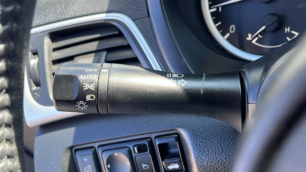 Vehicle image 17 of 46