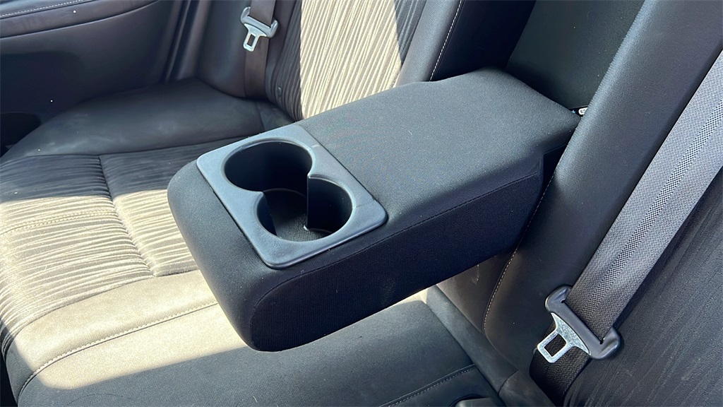 Vehicle image 33 of 46