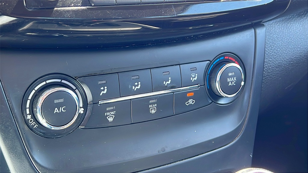 Vehicle image 27 of 46