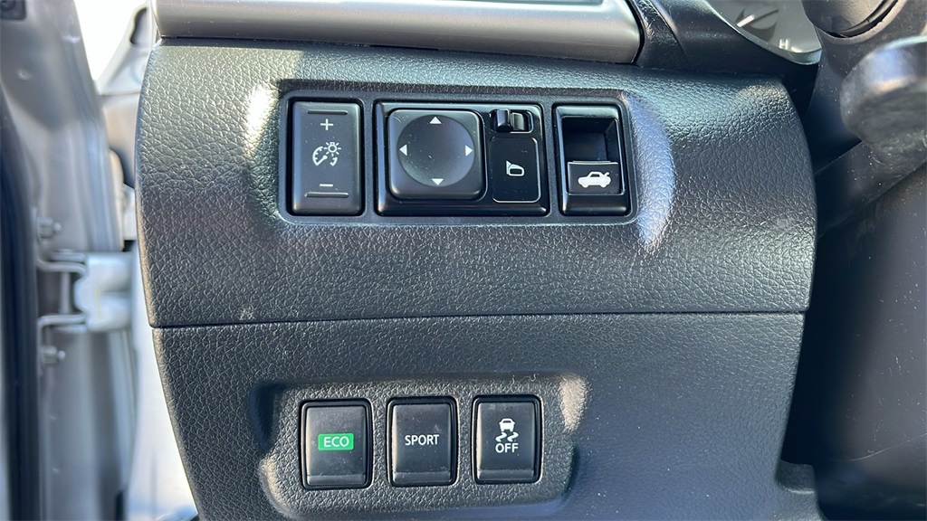 Vehicle image 16 of 46