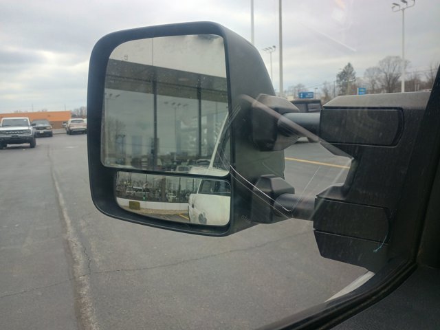 Vehicle image 19 of 32