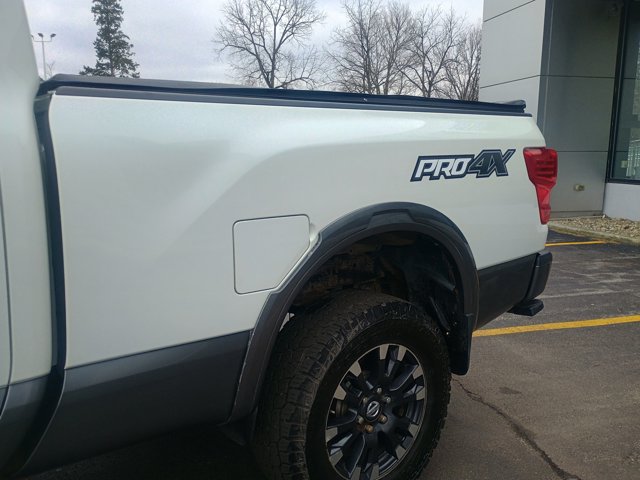 Vehicle image 10 of 32