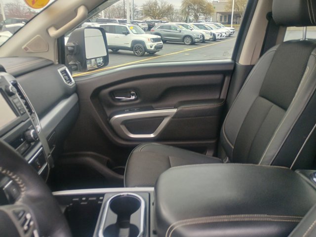 Vehicle image 17 of 32