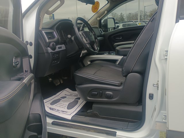 Vehicle image 18 of 32