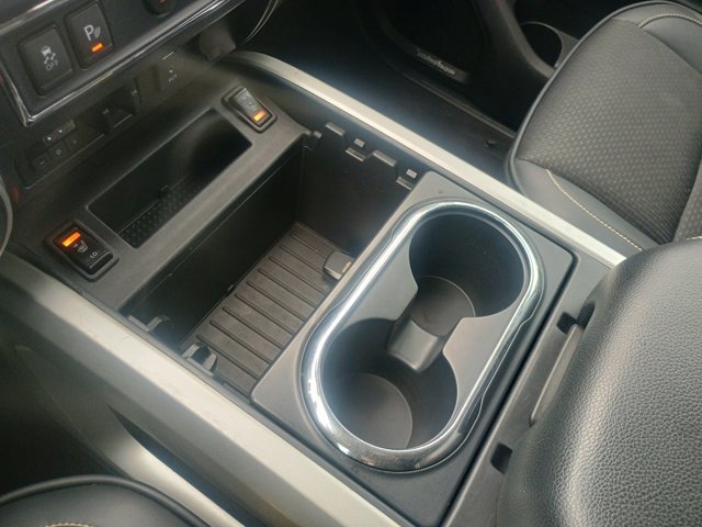 Vehicle image 26 of 32