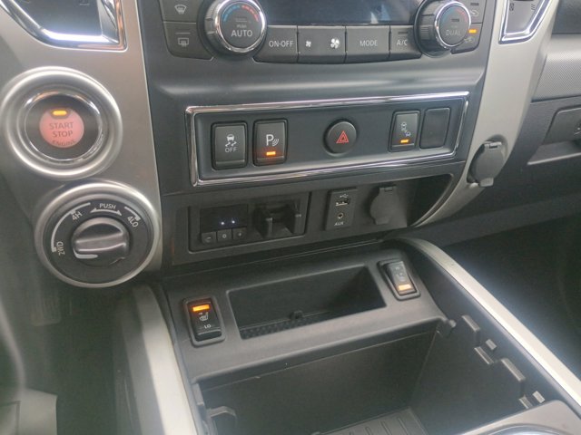 Vehicle image 25 of 32
