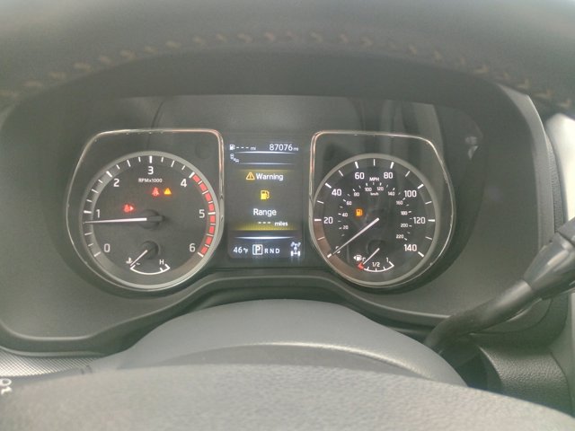 Vehicle image 23 of 32