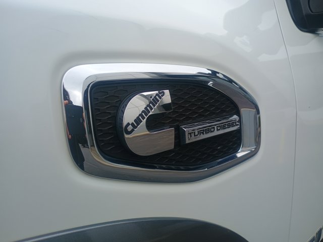Vehicle image 8 of 32