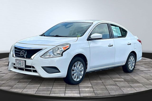 2017 Nissan Versa SV Image 1 of 4