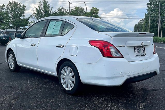 2017 Nissan Versa SV Image 3 of 4
