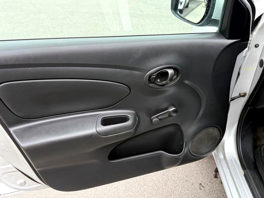 Vehicle image 10 of 20