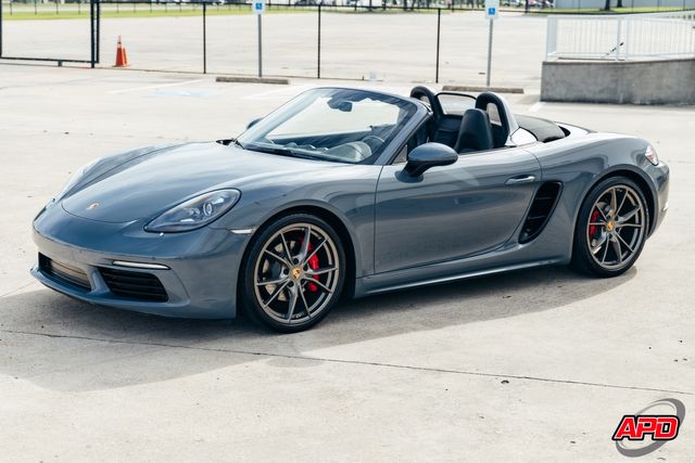 2017 Porsche 718 Boxster S Image 2 of 75
