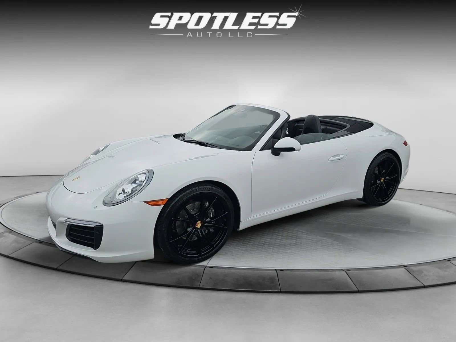 2017 Porsche 911 Carrera Image 2 of 31