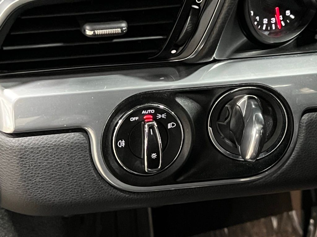 Vehicle image 25 of 44