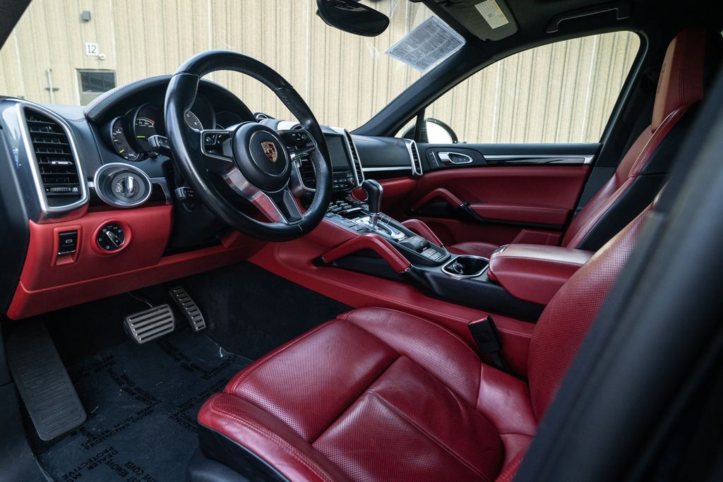 2017 Porsche Cayenne E-Hybrid S Image 15 of 41