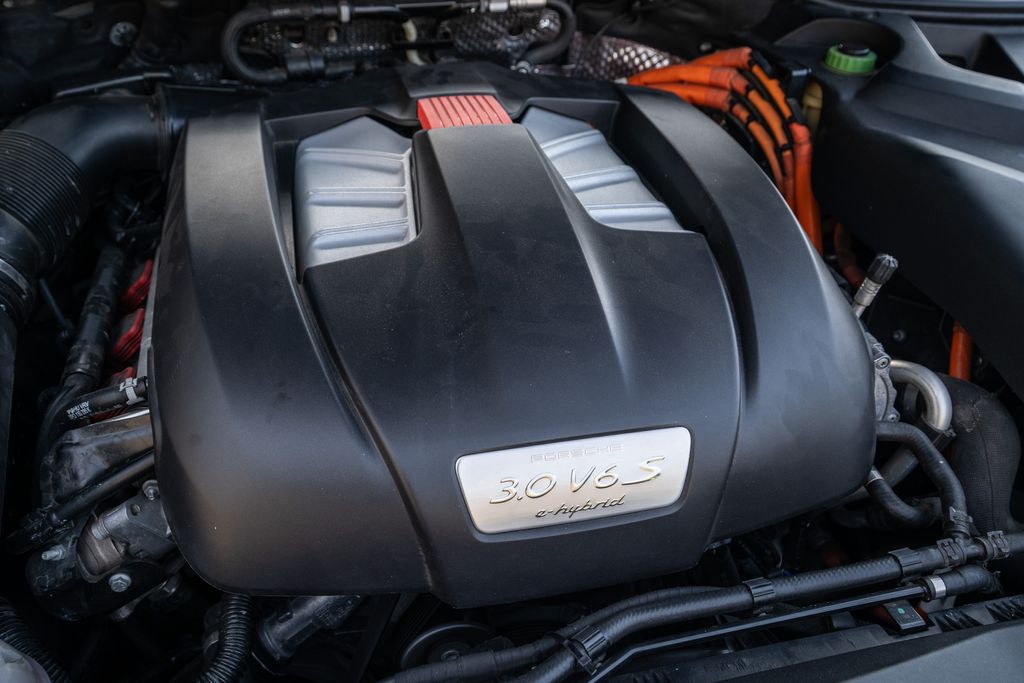 2017 Porsche Cayenne E-Hybrid S Image 7 of 41