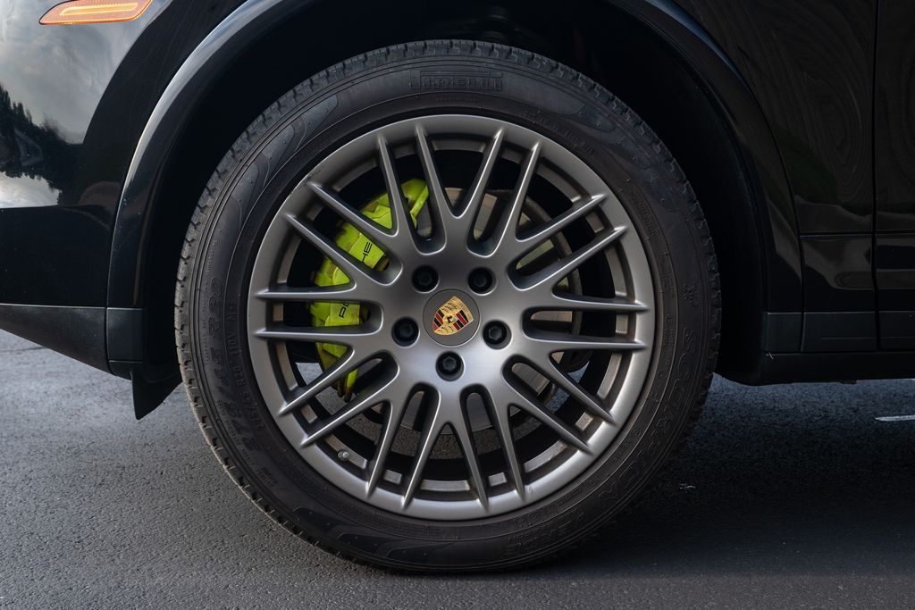 2017 Porsche Cayenne E-Hybrid S Image 8 of 41