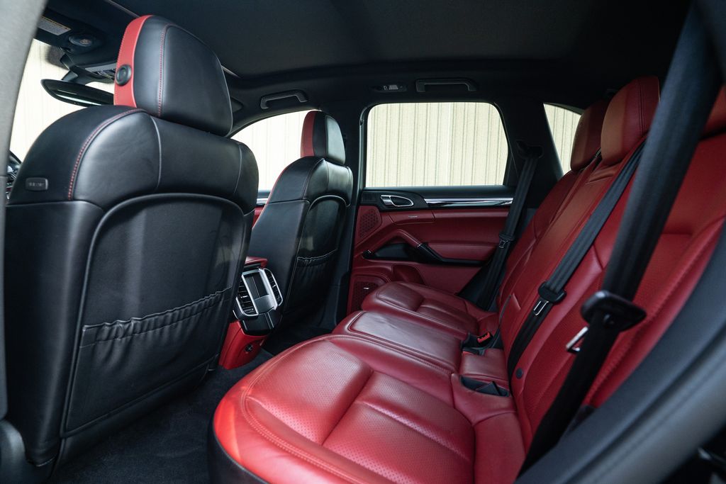 2017 Porsche Cayenne E-Hybrid S Image 12 of 41