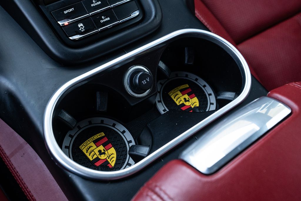 2017 Porsche Cayenne E-Hybrid S Image 28 of 41