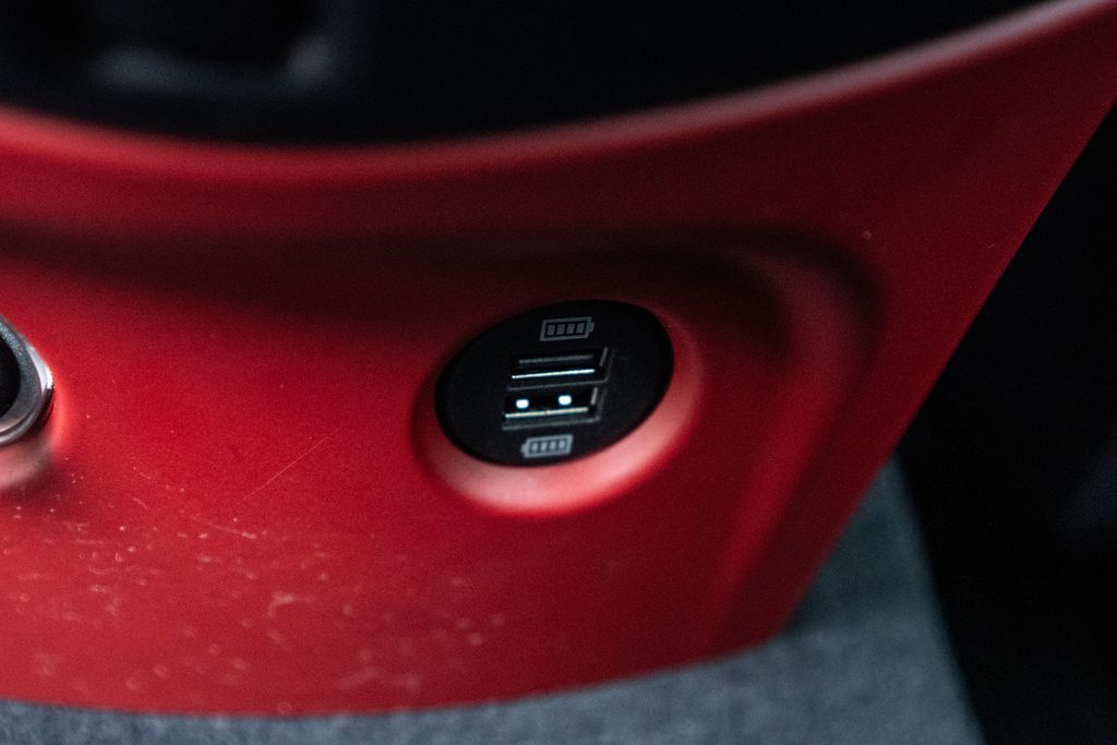 2017 Porsche Cayenne E-Hybrid S Image 24 of 41