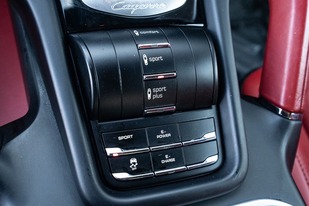 2017 Porsche Cayenne E-Hybrid S Image 39 of 41