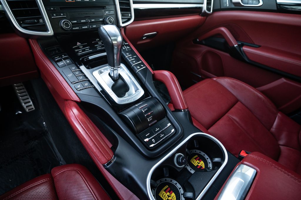 2017 Porsche Cayenne E-Hybrid S Image 21 of 41