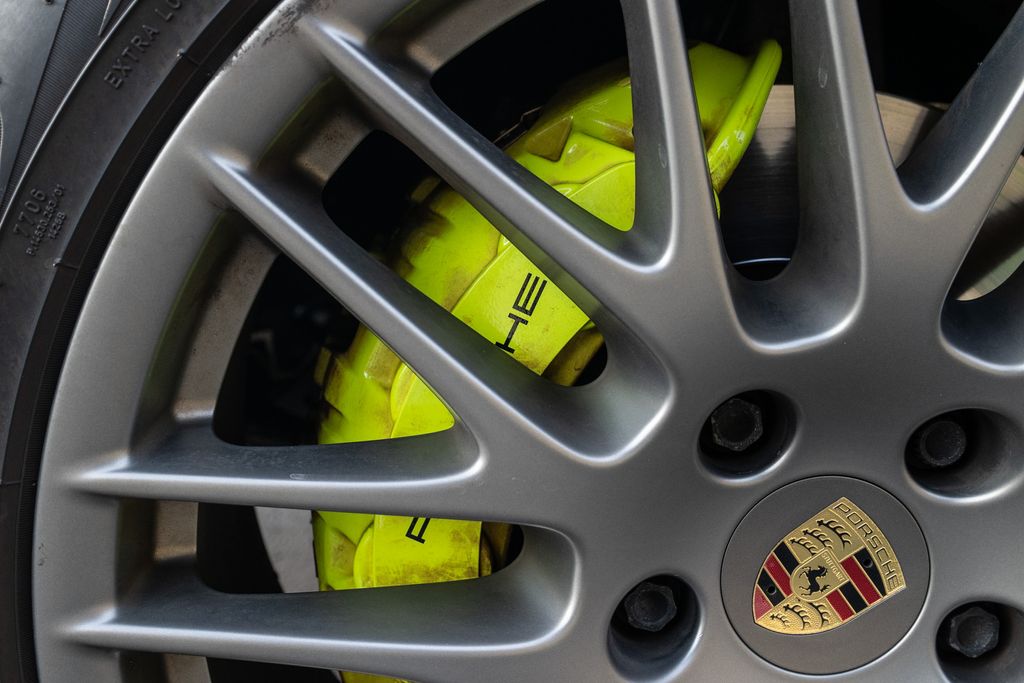 2017 Porsche Cayenne E-Hybrid S Image 9 of 41