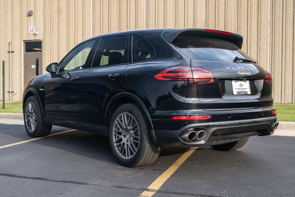 2017 Porsche Cayenne E-Hybrid S Image 6 of 41