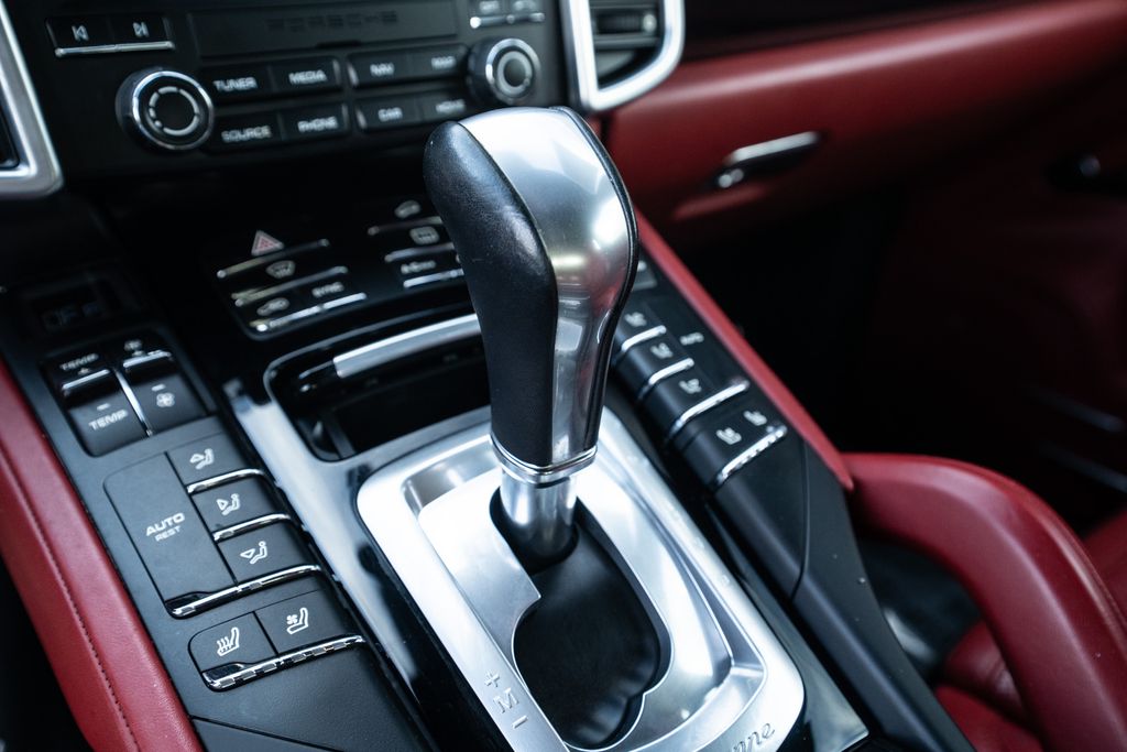 2017 Porsche Cayenne E-Hybrid S Image 20 of 41