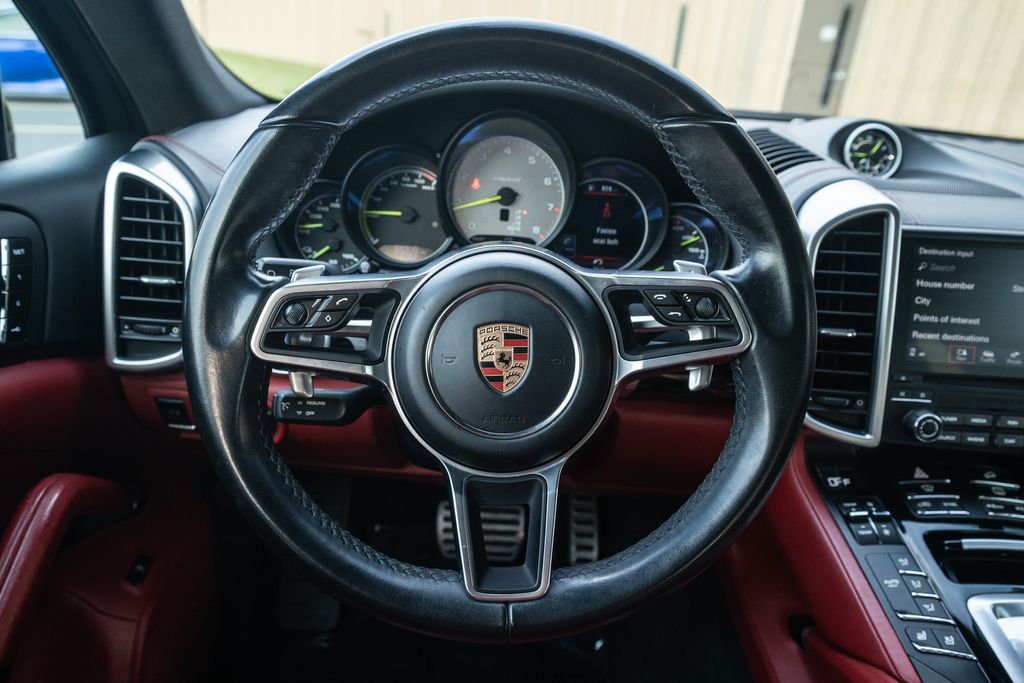 2017 Porsche Cayenne E-Hybrid S Image 17 of 41