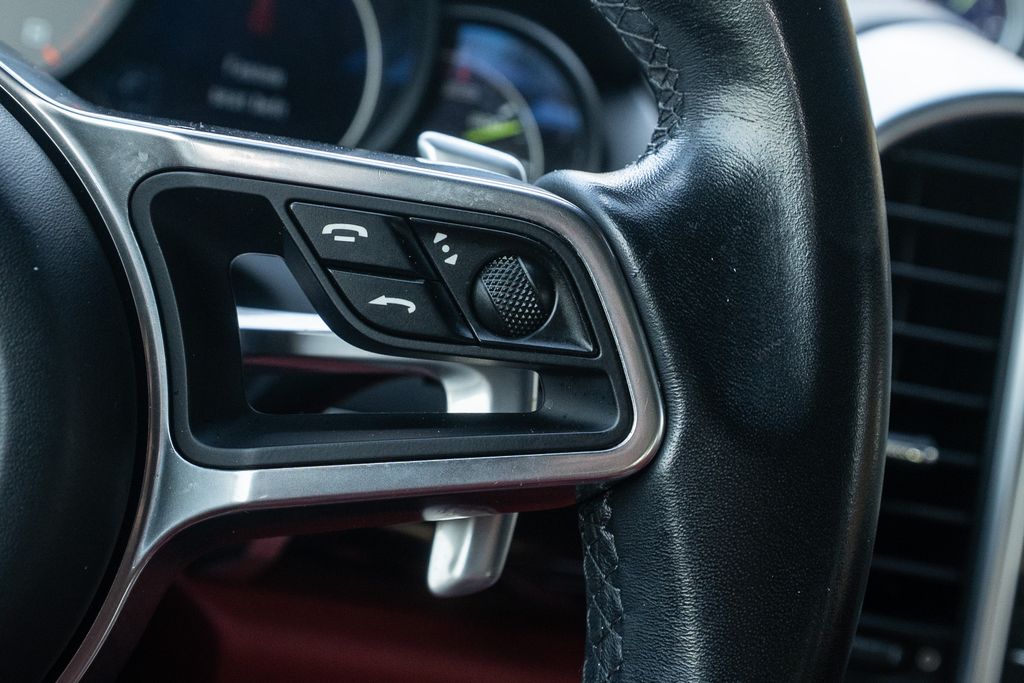 2017 Porsche Cayenne E-Hybrid S Image 40 of 41