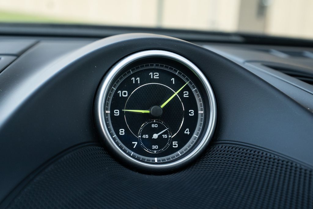 2017 Porsche Cayenne E-Hybrid S Image 18 of 41