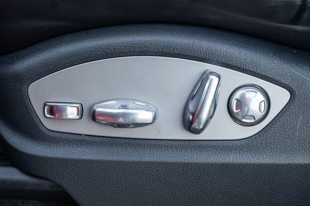 2017 Porsche Cayenne E-Hybrid S Image 27 of 41