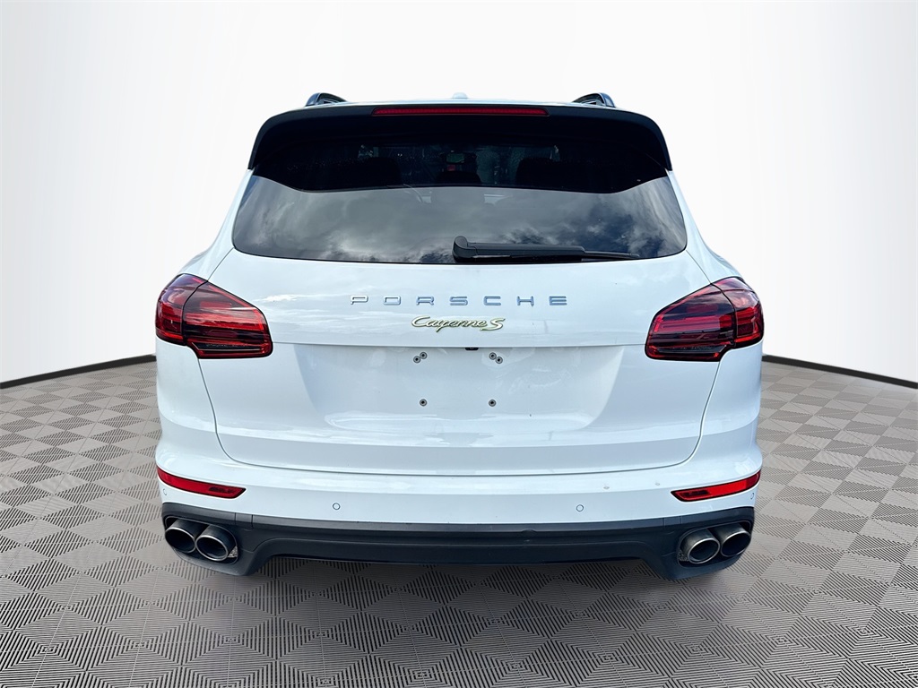 2017 Porsche Cayenne E-Hybrid S Image 5 of 34