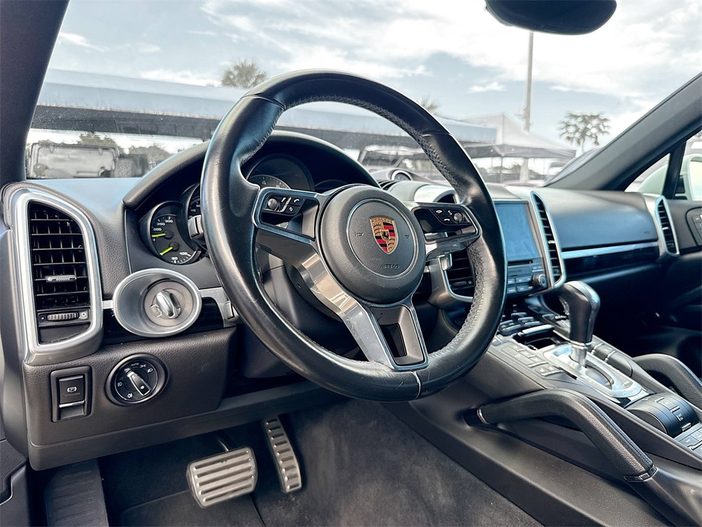 2017 Porsche Cayenne E-Hybrid S Image 15 of 34