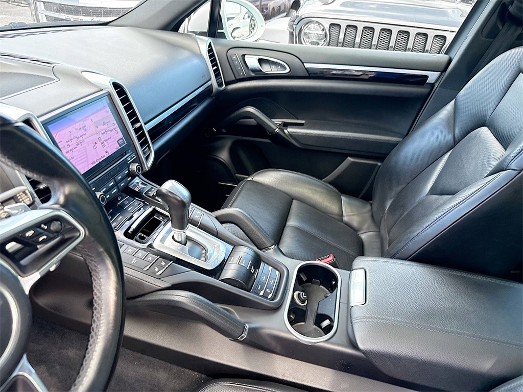 2017 Porsche Cayenne E-Hybrid S Image 29 of 34