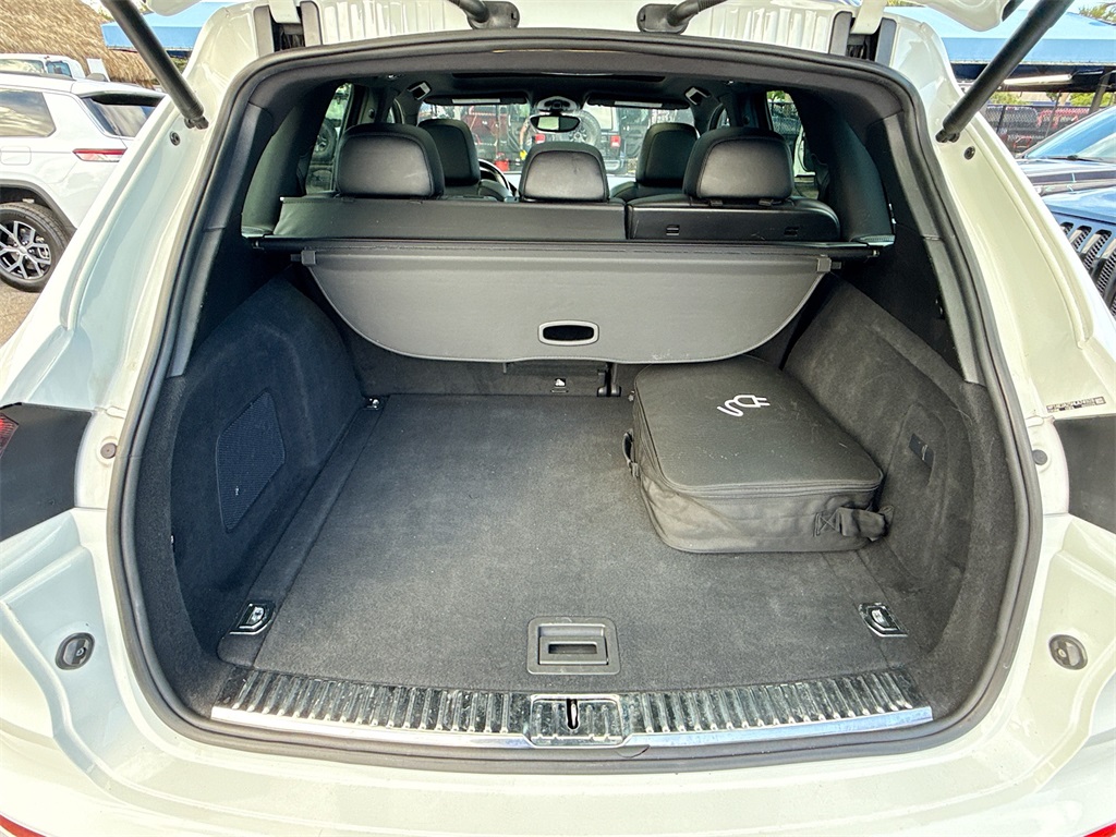 2017 Porsche Cayenne E-Hybrid S Image 9 of 34