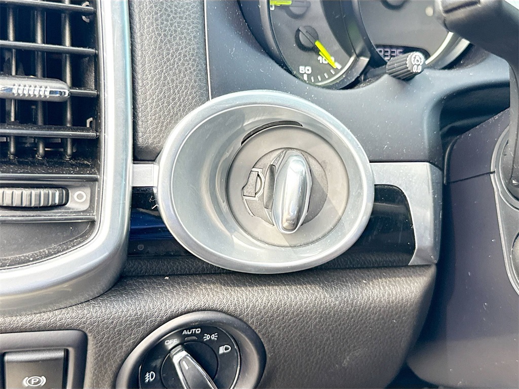 2017 Porsche Cayenne E-Hybrid S Image 32 of 34