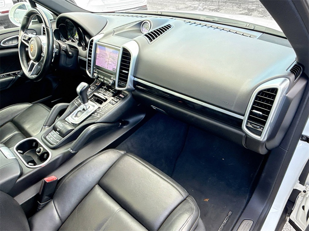 2017 Porsche Cayenne E-Hybrid S Image 14 of 34