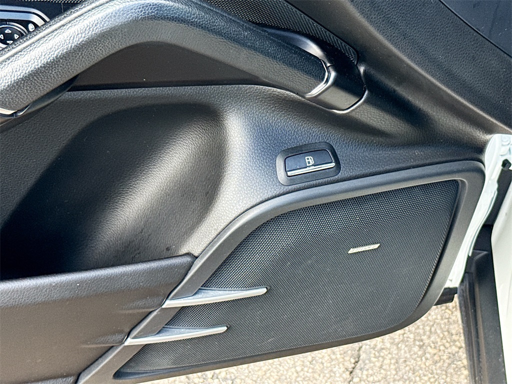 2017 Porsche Cayenne E-Hybrid S Image 26 of 34