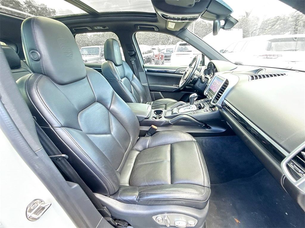 2017 Porsche Cayenne E-Hybrid S Image 13 of 34