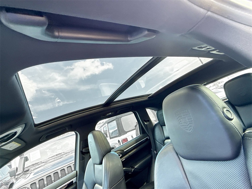 2017 Porsche Cayenne E-Hybrid S Image 17 of 34