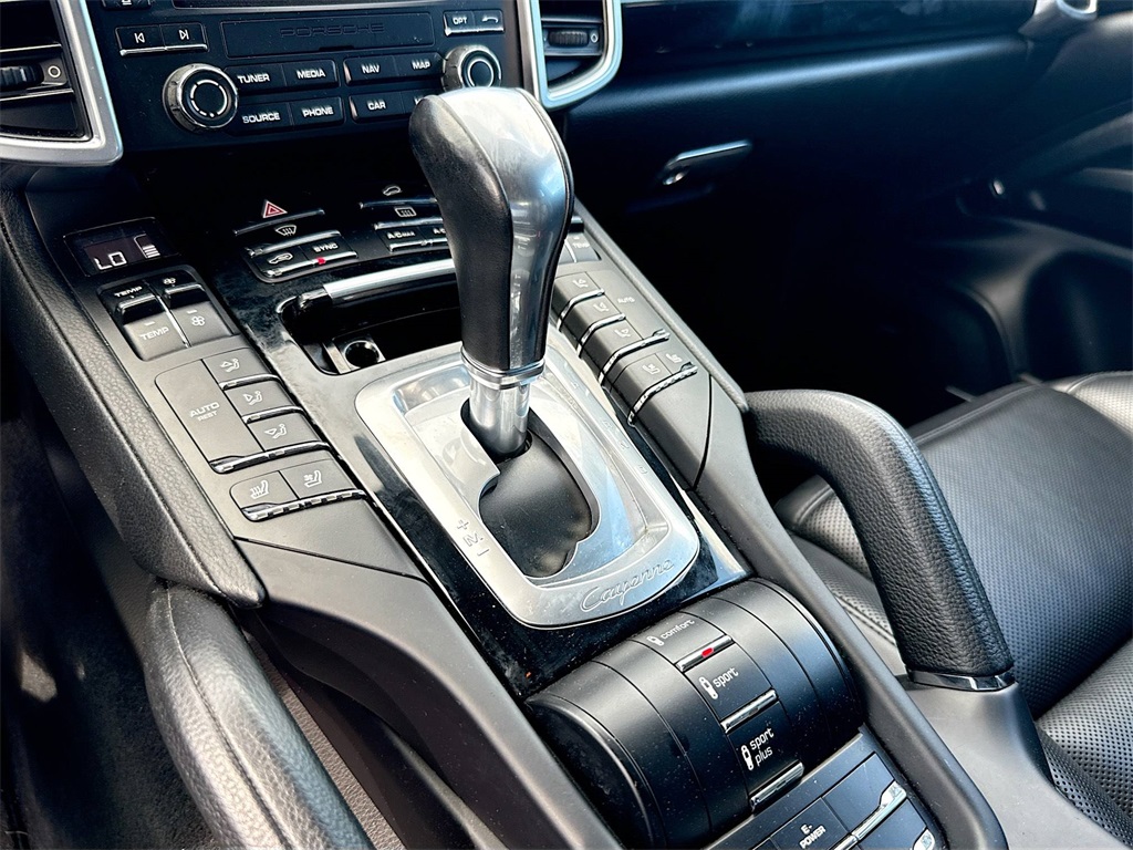 2017 Porsche Cayenne E-Hybrid S Image 22 of 34