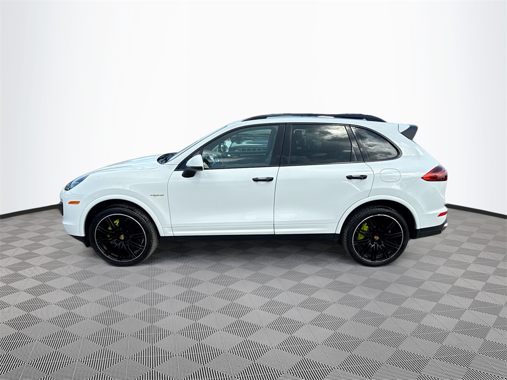 2017 Porsche Cayenne E-Hybrid S Image 7 of 34