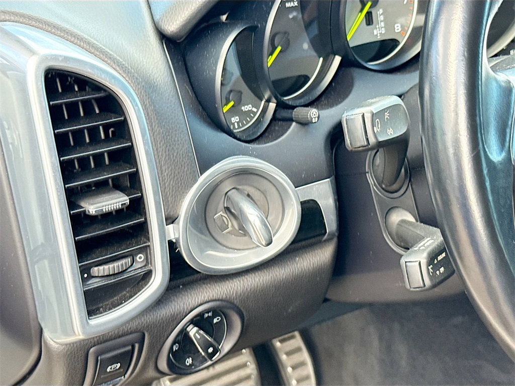 2017 Porsche Cayenne E-Hybrid S Image 33 of 34