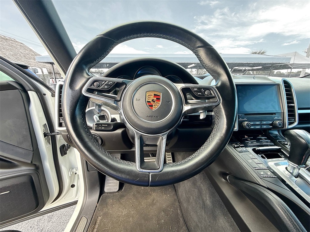 2017 Porsche Cayenne E-Hybrid S Image 16 of 34