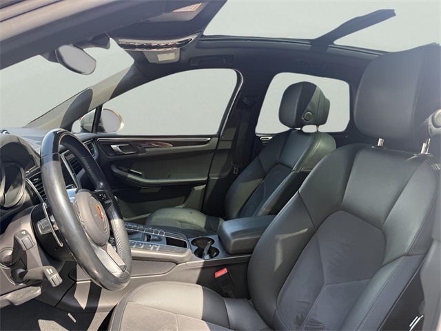 2017 Porsche Macan Base Image 11 of 22