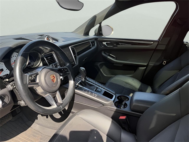 2017 Porsche Macan Base Image 13 of 22