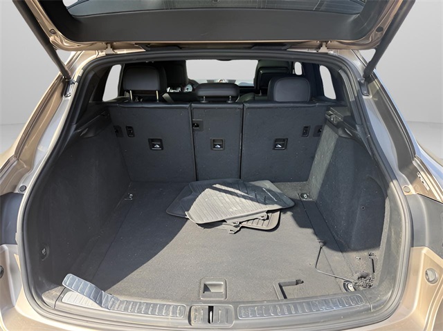 2017 Porsche Macan Base Image 10 of 22