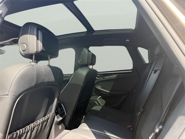 2017 Porsche Macan Base Image 12 of 22